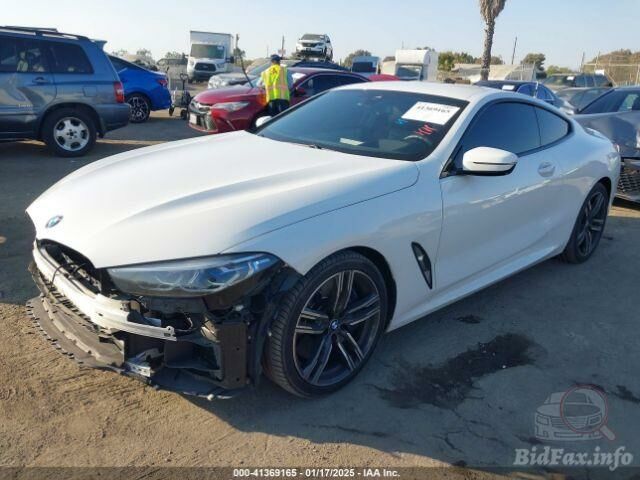 Белый БМВ 840, объемом двигателя 3 л и пробегом 101 тыс. км за 47000 $, фото 8 на Automoto.ua