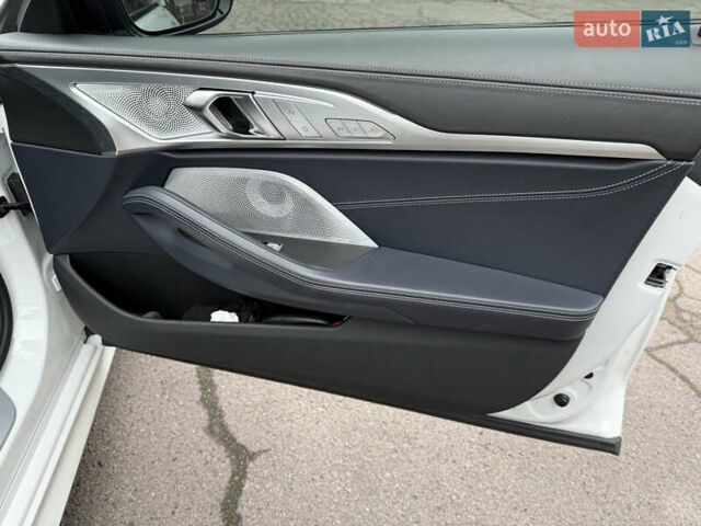 Белый БМВ 8 Series Gran Coupe, объемом двигателя 4.39 л и пробегом 37 тыс. км за 66900 $, фото 22 на Automoto.ua