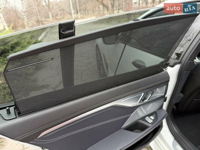 Белый БМВ 8 Series Gran Coupe, объемом двигателя 4.39 л и пробегом 37 тыс. км за 66900 $, фото 17 на Automoto.ua