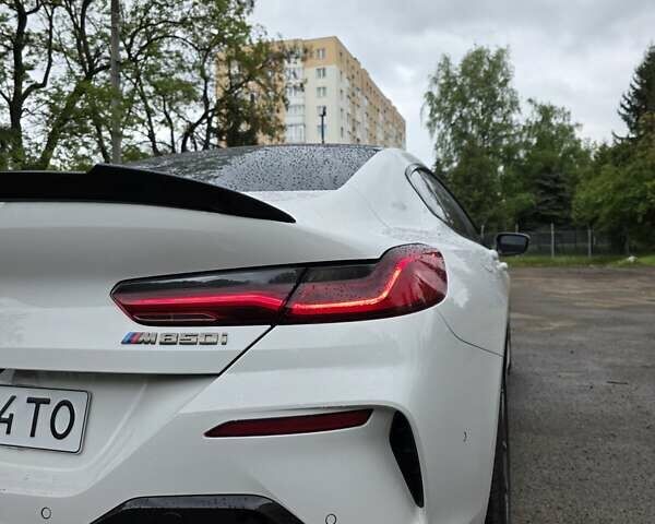 Белый БМВ 8 Series Gran Coupe, объемом двигателя 4.4 л и пробегом 107 тыс. км за 63599 $, фото 5 на Automoto.ua