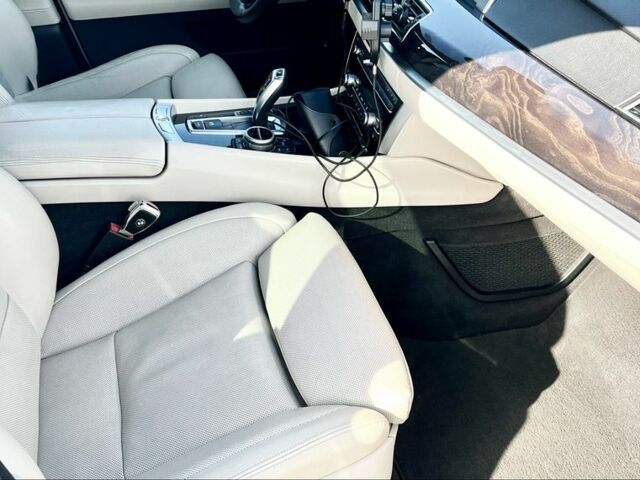 Белый БМВ Gran Turismo, объемом двигателя 3 л и пробегом 225 тыс. км за 16000 $, фото 5 на Automoto.ua