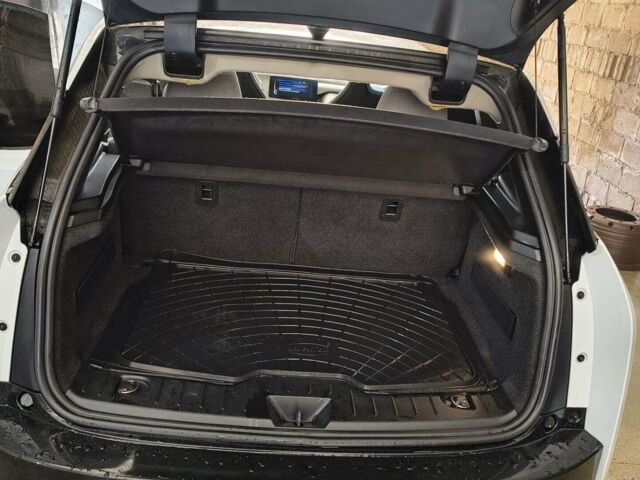 Белый БМВ И3, объемом двигателя 0 л и пробегом 88 тыс. км за 8700 $, фото 4 на Automoto.ua
