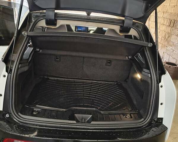 Белый БМВ И3, объемом двигателя 0 л и пробегом 82 тыс. км за 9100 $, фото 4 на Automoto.ua