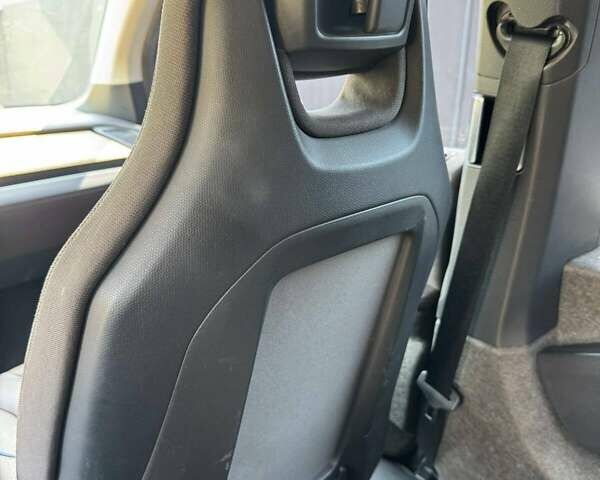 Белый БМВ И3, объемом двигателя 0.65 л и пробегом 130 тыс. км за 12700 $, фото 19 на Automoto.ua