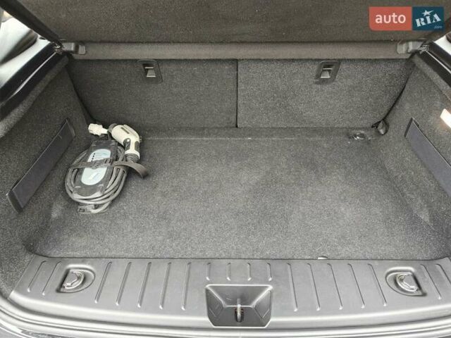 Белый БМВ И3, объемом двигателя 0 л и пробегом 92 тыс. км за 9300 $, фото 10 на Automoto.ua