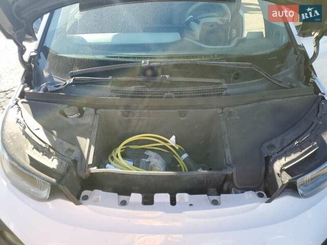 Белый БМВ И3, объемом двигателя 0 л и пробегом 145 тыс. км за 2600 $, фото 9 на Automoto.ua