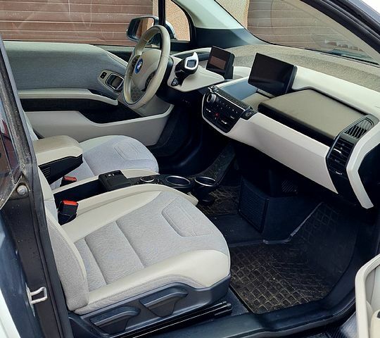 Белый БМВ И3, объемом двигателя 0 л и пробегом 0 тыс. км за 10000 $, фото 4 на Automoto.ua