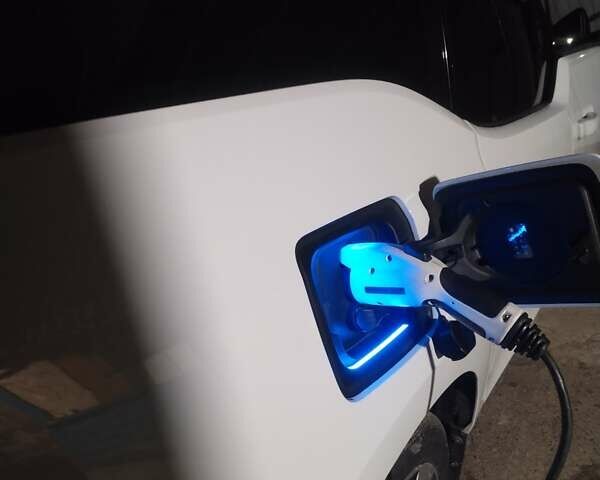 Белый БМВ И3, объемом двигателя 0 л и пробегом 87 тыс. км за 9600 $, фото 34 на Automoto.ua