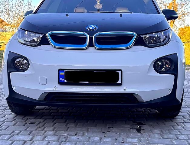 Белый БМВ И3, объемом двигателя 0.13 л и пробегом 156 тыс. км за 9800 $, фото 1 на Automoto.ua