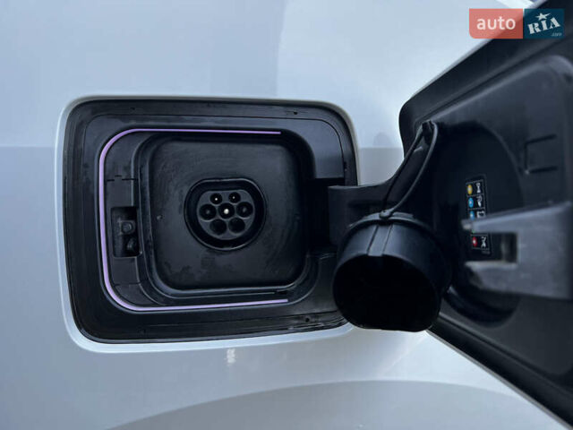 Белый БМВ И3, объемом двигателя 0 л и пробегом 100 тыс. км за 10000 $, фото 9 на Automoto.ua