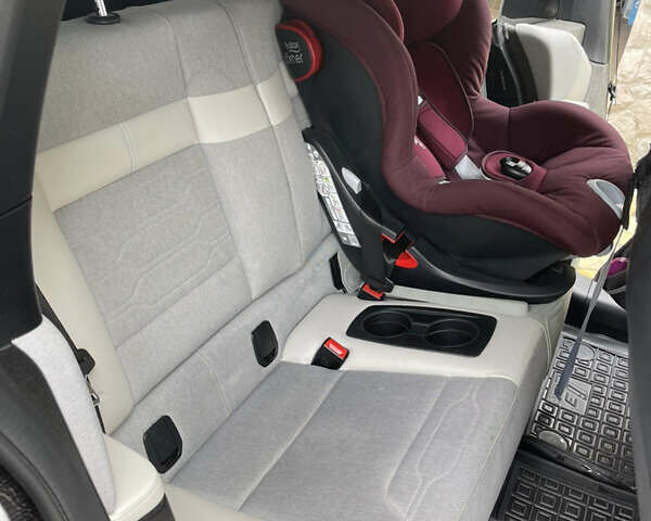 Белый БМВ И3, объемом двигателя 0 л и пробегом 100 тыс. км за 10000 $, фото 7 на Automoto.ua