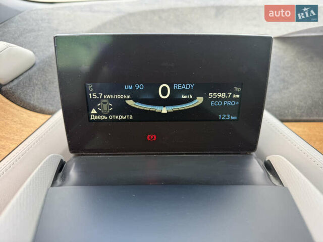 БМВ И3 2016 в Борисполе на Automoto.ua Белый БМВ И3, объемом двигателя 0.65 л и пробегом 92 тыс. км за 12999 $, фото 15 на Automoto.ua