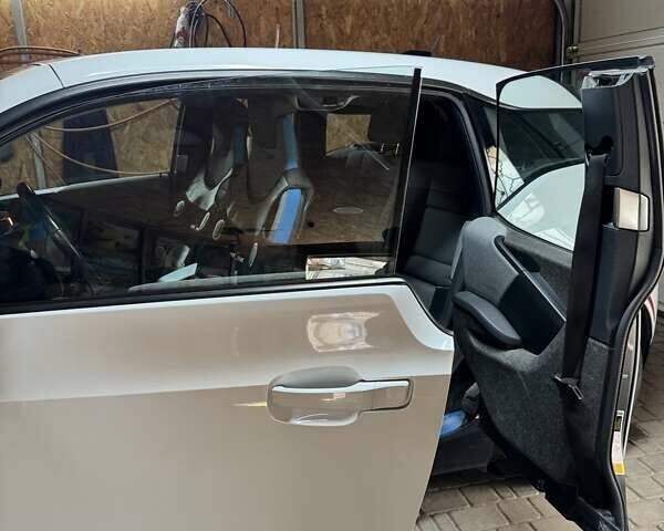 Белый БМВ И3, объемом двигателя 0 л и пробегом 108 тыс. км за 15300 $, фото 8 на Automoto.ua