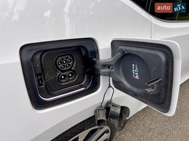 Белый БМВ И3, объемом двигателя 0 л и пробегом 67 тыс. км за 11999 $, фото 16 на Automoto.ua