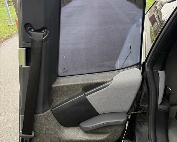 Белый БМВ И3, объемом двигателя 0 л и пробегом 58 тыс. км за 13750 $, фото 50 на Automoto.ua