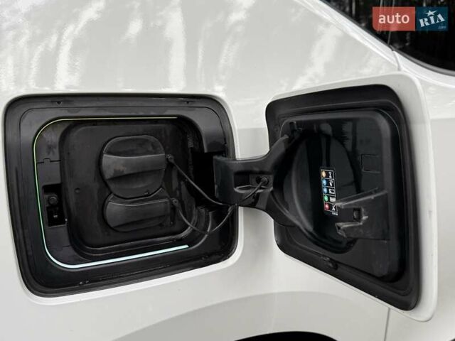 Белый БМВ И3, объемом двигателя 0 л и пробегом 58 тыс. км за 12999 $, фото 58 на Automoto.ua