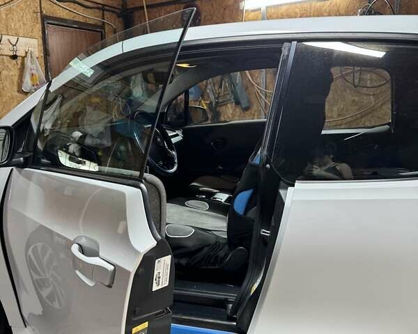 Белый БМВ И3, объемом двигателя 0 л и пробегом 108 тыс. км за 15300 $, фото 7 на Automoto.ua