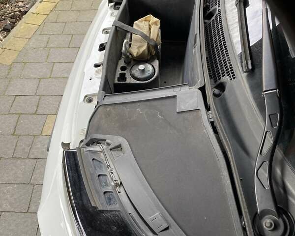 Белый БМВ И3, объемом двигателя 0 л и пробегом 57 тыс. км за 14000 $, фото 31 на Automoto.ua