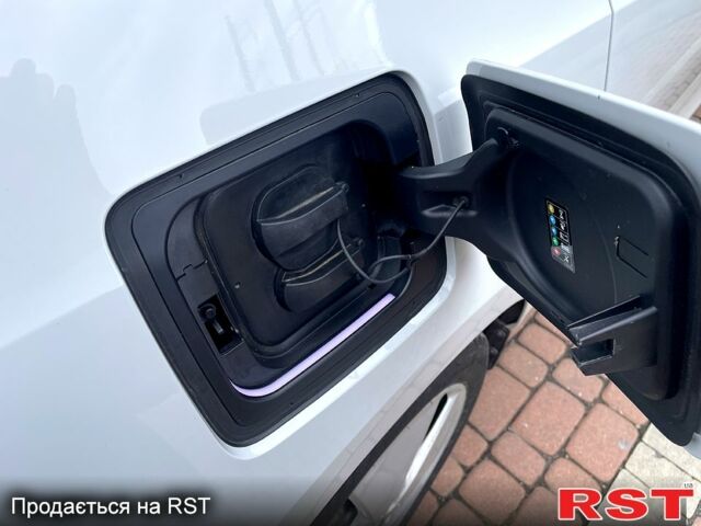 Белый БМВ И3, объемом двигателя 0.13 л и пробегом 30 тыс. км за 13333 $, фото 3 на Automoto.ua