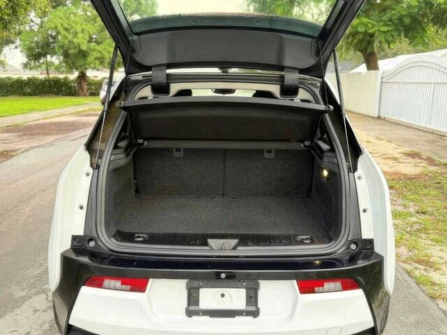 Белый БМВ И3, объемом двигателя 0 л и пробегом 59 тыс. км за 3900 $, фото 9 на Automoto.ua