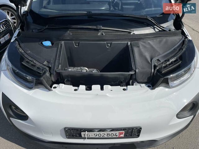 Белый БМВ И3, объемом двигателя 0 л и пробегом 29 тыс. км за 13999 $, фото 43 на Automoto.ua