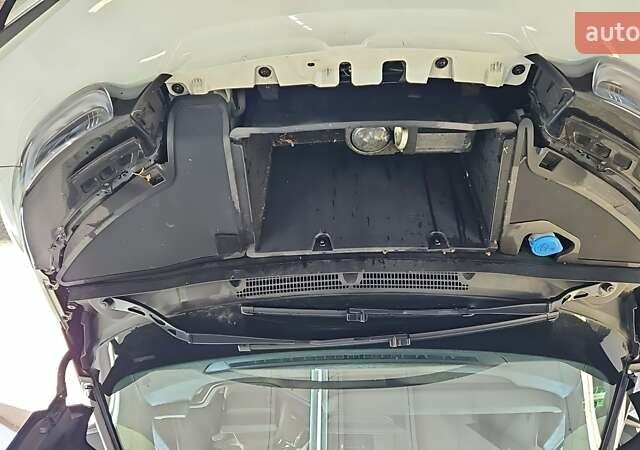 Білий БМВ І3, об'ємом двигуна 0 л та пробігом 19 тис. км за 13000 $, фото 4 на Automoto.ua