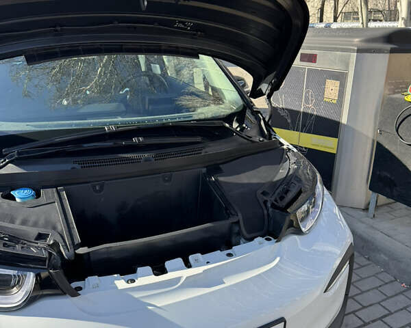 Белый БМВ И3, объемом двигателя 0 л и пробегом 36 тыс. км за 18500 $, фото 27 на Automoto.ua