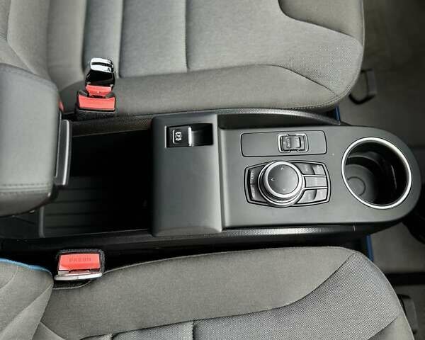 Белый БМВ И3, объемом двигателя 0 л и пробегом 49 тыс. км за 23700 $, фото 9 на Automoto.ua