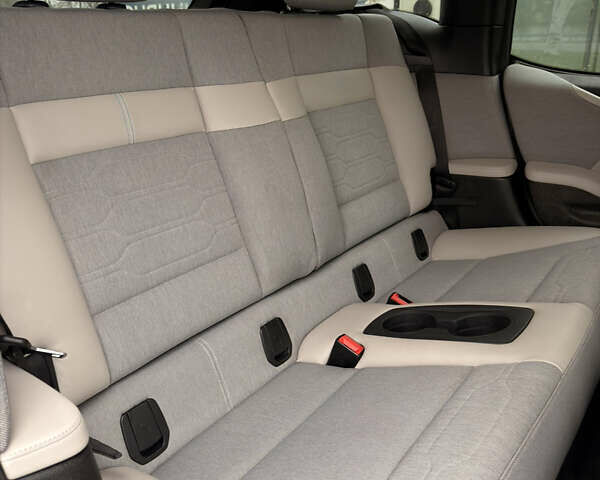 Черный БМВ И3, объемом двигателя 0.65 л и пробегом 65 тыс. км за 11500 $, фото 19 на Automoto.ua