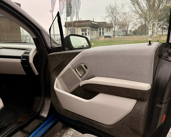 Черный БМВ И3, объемом двигателя 0.65 л и пробегом 65 тыс. км за 11500 $, фото 21 на Automoto.ua