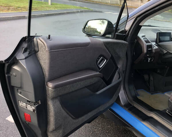 Черный БМВ И3, объемом двигателя 0 л и пробегом 91 тыс. км за 13500 $, фото 28 на Automoto.ua