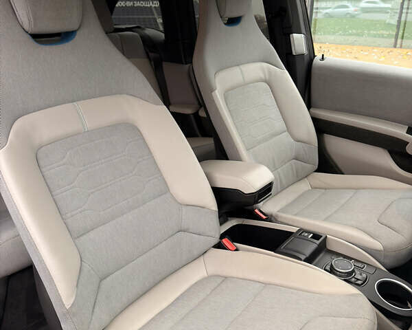 Черный БМВ И3, объемом двигателя 0.65 л и пробегом 65 тыс. км за 11500 $, фото 12 на Automoto.ua