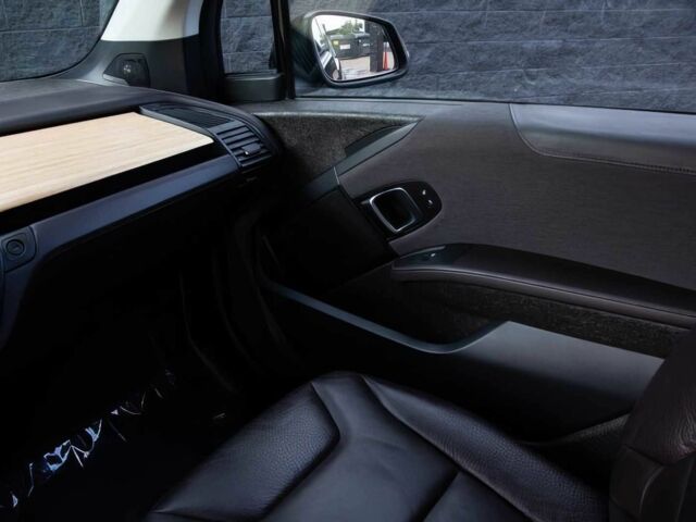 Чорний БМВ І3, об'ємом двигуна 0.7 л та пробігом 75 тис. км за 8400 $, фото 8 на Automoto.ua