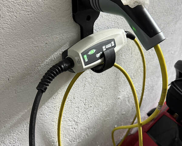 Черный БМВ И3, объемом двигателя 0 л и пробегом 162 тыс. км за 12700 $, фото 16 на Automoto.ua