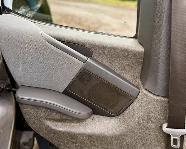 Черный БМВ И3, объемом двигателя 0 л и пробегом 71 тыс. км за 17800 $, фото 19 на Automoto.ua