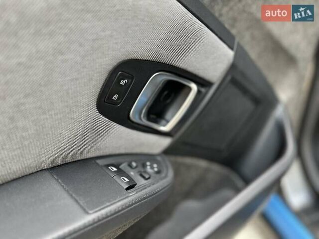 Черный БМВ И3, объемом двигателя 0 л и пробегом 69 тыс. км за 15200 $, фото 13 на Automoto.ua