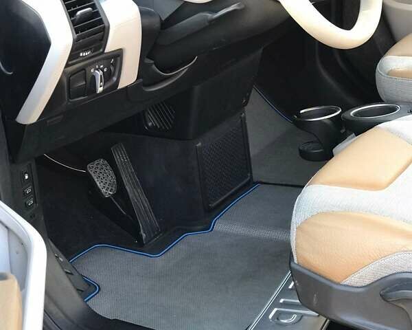Сірий БМВ І3, об'ємом двигуна 0.65 л та пробігом 75 тис. км за 16000 $, фото 5 на Automoto.ua