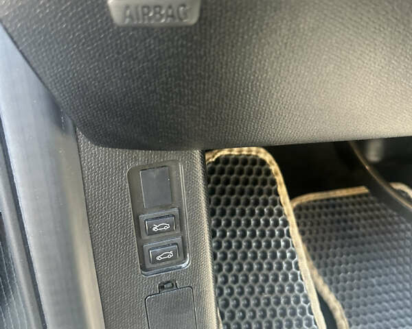 Серый БМВ И3, объемом двигателя 0 л и пробегом 66 тыс. км за 9500 $, фото 22 на Automoto.ua