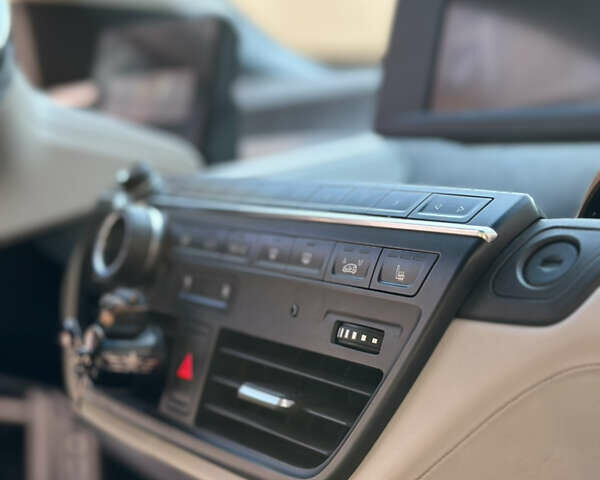 Серый БМВ И3, объемом двигателя 0 л и пробегом 125 тыс. км за 14999 $, фото 14 на Automoto.ua