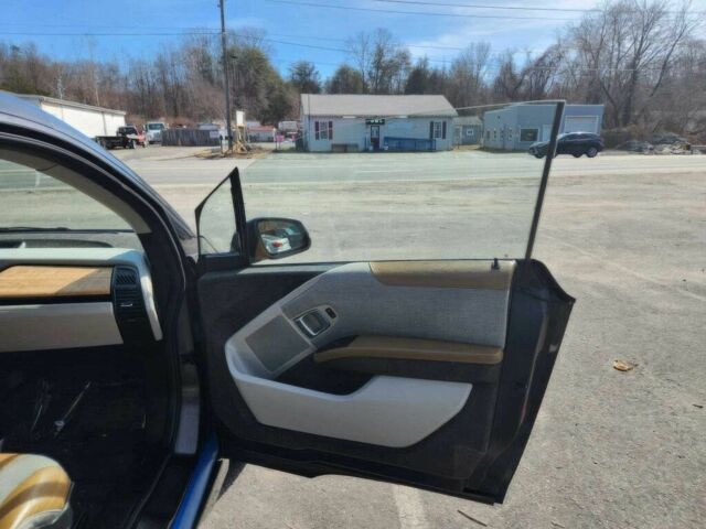 Серый БМВ И3, объемом двигателя 0.7 л и пробегом 78 тыс. км за 5500 $, фото 11 на Automoto.ua