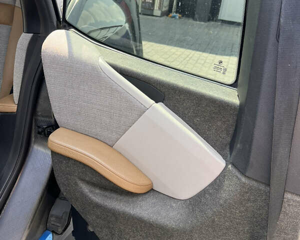 Серый БМВ И3, объемом двигателя 0.65 л и пробегом 126 тыс. км за 13000 $, фото 29 на Automoto.ua