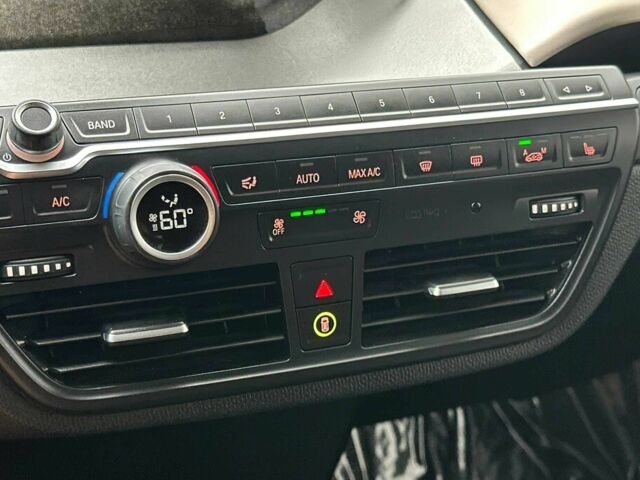 Сірий БМВ І3, об'ємом двигуна 0.7 л та пробігом 30 тис. км за 11900 $, фото 7 на Automoto.ua