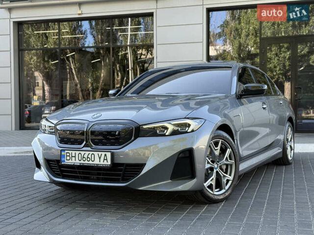 Серый БМВ И3, объемом двигателя 0 л и пробегом 32 тыс. км за 29900 $, фото 4 на Automoto.ua