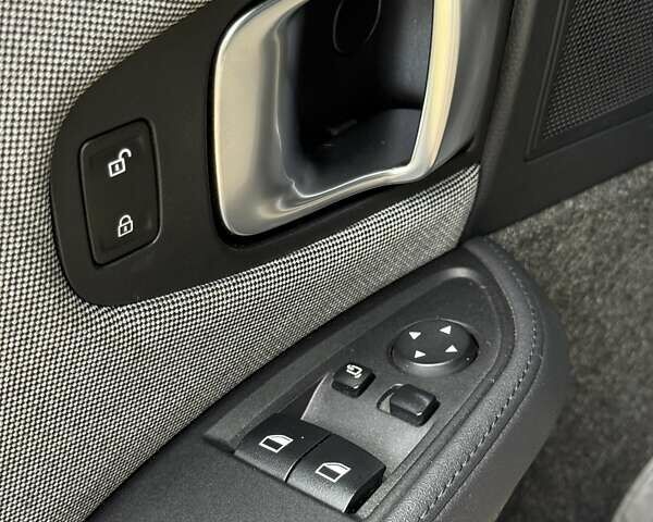 Синий БМВ И3, объемом двигателя 0 л и пробегом 64 тыс. км за 12750 $, фото 31 на Automoto.ua