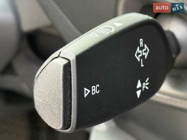 Синий БМВ И3, объемом двигателя 0 л и пробегом 64 тыс. км за 12750 $, фото 56 на Automoto.ua