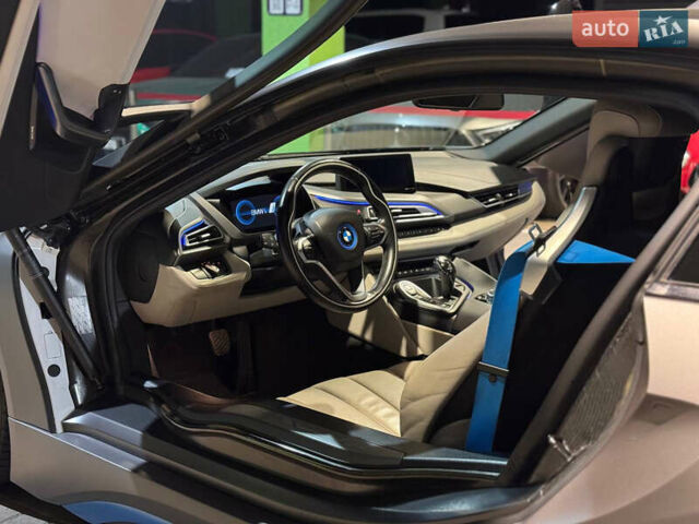 Білий БМВ І8, об'ємом двигуна 1.5 л та пробігом 52 тис. км за 49000 $, фото 7 на Automoto.ua