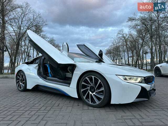 Белый БМВ И8, объемом двигателя 1.5 л и пробегом 40 тыс. км за 68500 $, фото 8 на Automoto.ua