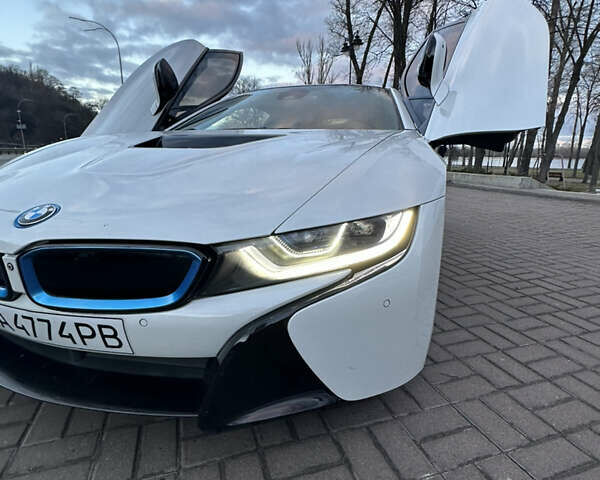 Белый БМВ И8, объемом двигателя 1.5 л и пробегом 40 тыс. км за 68500 $, фото 18 на Automoto.ua