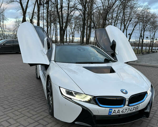 Белый БМВ И8, объемом двигателя 1.5 л и пробегом 40 тыс. км за 68500 $, фото 25 на Automoto.ua