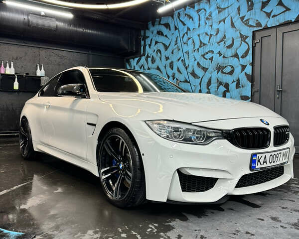 Белый БМВ M4, объемом двигателя 2.98 л и пробегом 111 тыс. км за 38500 $, фото 1 на Automoto.ua